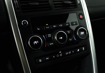 Подержанный автомобиль Land Rover Discovery Sport 2018 года (17 фото)