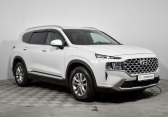Подержанный автомобиль Hyundai Santa Fe 2022 года (3 фото)