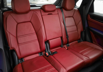 Подержанный автомобиль Porsche Cayenne 2019 года (34 фото)