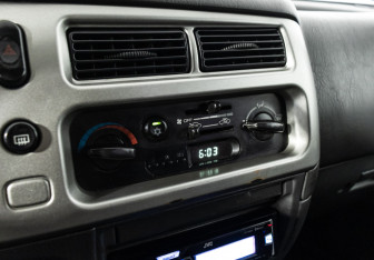 Подержанный автомобиль Mitsubishi L200 2005 года (15 фото)