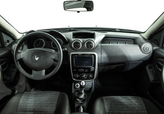 Подержанный автомобиль Renault Duster 2014 года (13 фото)
