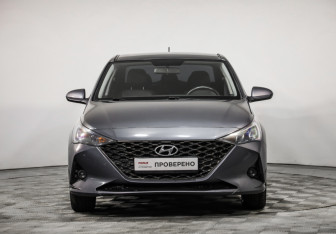 Подержанный автомобиль Hyundai Solaris Sedan 2021 года (2 фото)