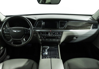 Подержанный автомобиль Genesis G80 2019 года (13 фото)