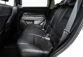 Подержанный автомобиль Mitsubishi Outlander 2012 года (10 фото)