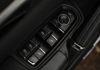 Подержанный автомобиль Porsche Cayenne 2014 года (30 фото)