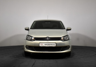 Подержанный автомобиль Volkswagen Polo Sedan 2012 года (2 фото)