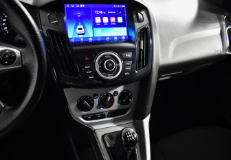 Подержанный автомобиль Ford Focus Sedan 2012 года (19 фото)