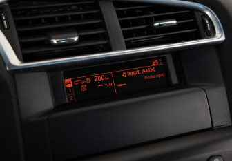 Подержанный автомобиль Citroen C4 Hatchback 2011 года (16 фото)