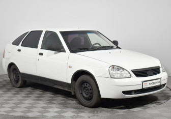 Подержанный автомобиль LADA (ВАЗ) Priora Hatchback 2011 года (3 фото)