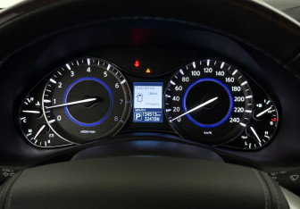 Подержанный автомобиль Infiniti QX80 2018 года (20 фото)