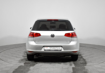 Подержанный автомобиль Volkswagen Golf Hatchback 2013 года (6 фото)