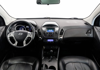 Подержанный автомобиль Hyundai ix35 2015 года (10 фото)