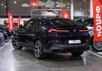 Подержанный автомобиль BMW X6 2020 года (10 фото)