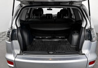 Подержанный автомобиль Mitsubishi Outlander 2011 года (13 фото)