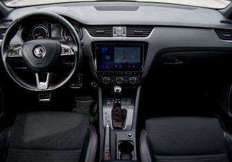 Подержанный автомобиль Skoda Octavia RS Liftback 2014 года (19 фото)