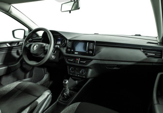 Подержанный автомобиль Skoda Rapid Liftback 2020 года (9 фото)