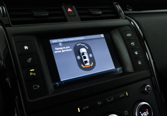 Подержанный автомобиль Land Rover Discovery 2017 года (21 фото)