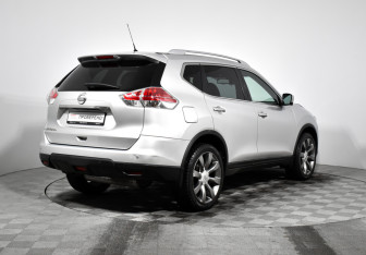 Подержанный автомобиль Nissan X-Trail 2015 года (5 фото)