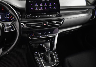 Подержанный автомобиль Kia Seltos 2020 года (14 фото)