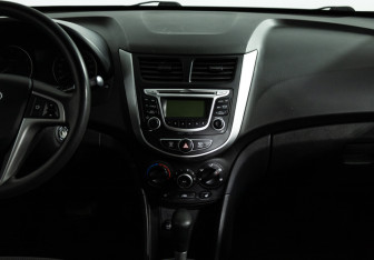 Подержанный автомобиль Hyundai Solaris Sedan 2013 года (14 фото)