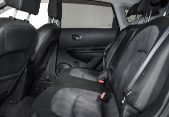Подержанный автомобиль Nissan Qashqai 2010 года (11 фото)