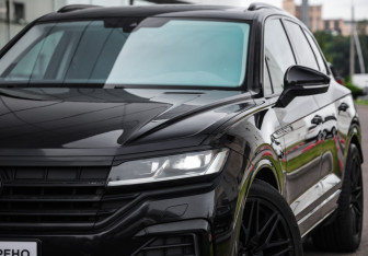Подержанный автомобиль Volkswagen Touareg 2021 года (2 фото)