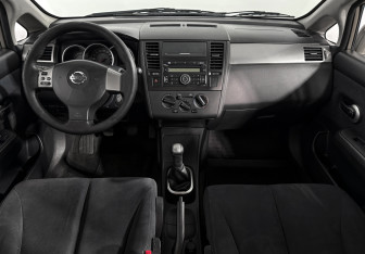 Подержанный автомобиль Nissan Tiida Sedan 2008 года (15 фото)