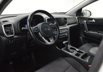 Подержанный автомобиль Kia Sportage 2020 года (10 фото)