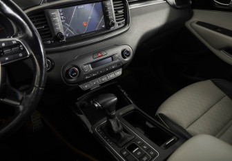 Подержанный автомобиль Kia Sorento 2018 года (20 фото)