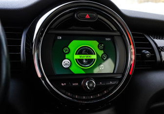 Подержанный автомобиль MINI Hatch 2020 года (19 фото)