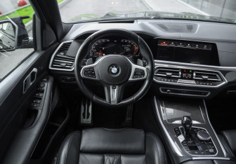 Подержанный автомобиль BMW X5 2020 года (15 фото)