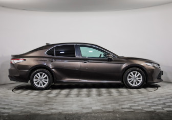 Подержанный автомобиль Toyota Camry Sedan 2019 года (4 фото)
