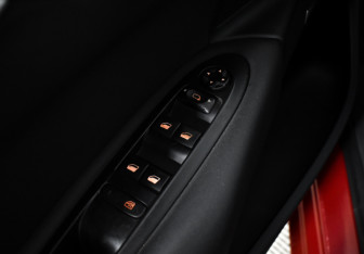 Подержанный автомобиль Citroen C4 Hatchback 2011 года (10 фото)