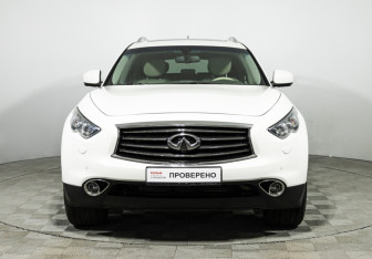 Подержанный автомобиль Infiniti QX70 2016 года (2 фото)