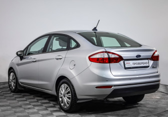 Подержанный автомобиль Ford Fiesta Sedan 2016 года (7 фото)