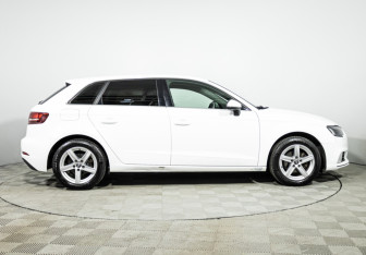 Подержанный автомобиль Audi A3 Hatchback 2016 года (4 фото)