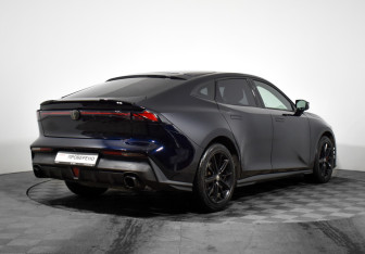 Подержанный автомобиль Changan UNI-V 2022 года (5 фото)