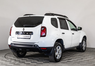 Подержанный автомобиль Renault Duster 2017 года (5 фото)