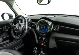 Подержанный автомобиль MINI Hatch 2018 года (9 фото)