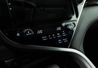 Подержанный автомобиль Toyota Camry Sedan 2018 года (17 фото)