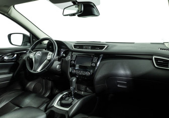 Подержанный автомобиль Nissan Qashqai 2017 года (9 фото)