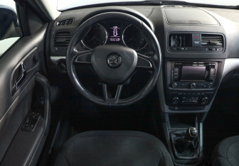 Подержанный автомобиль Skoda Yeti 2014 года (10 фото)