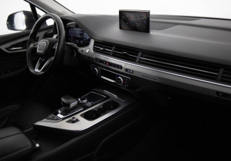 Подержанный автомобиль Audi Q7 2017 года (21 фото)