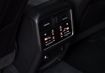 Подержанный автомобиль Porsche Cayenne 2022 года (24 фото)