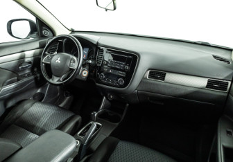 Подержанный автомобиль Mitsubishi Outlander 2012 года (9 фото)