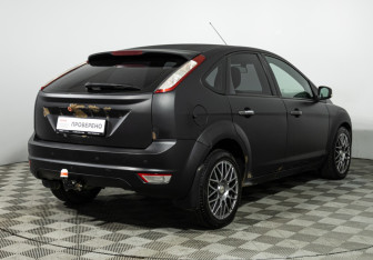 Подержанный автомобиль Ford Focus Hatchback 2009 года (5 фото)
