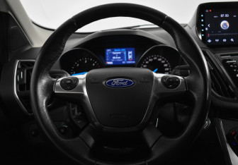 Подержанный автомобиль Ford Kuga 2013 года (17 фото)