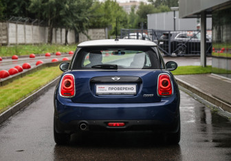 Подержанный автомобиль MINI Hatch 2016 года (7 фото)