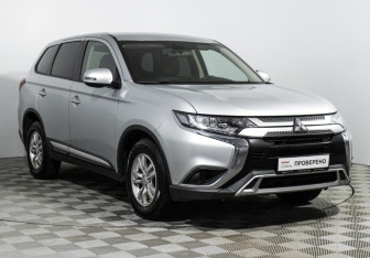 Подержанный автомобиль Mitsubishi Outlander 2019 года (3 фото)