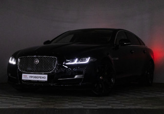 Подержанный автомобиль Jaguar XJ 2016 года (136 фото)